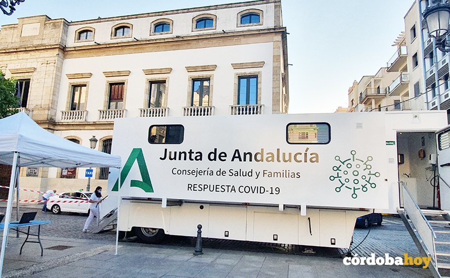 El camión móvil de vacunación sin cita previa en Las Tendillas