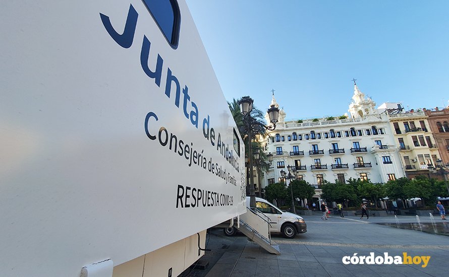 El camión móvil de vacunación sin cita previa en Las Tendillas