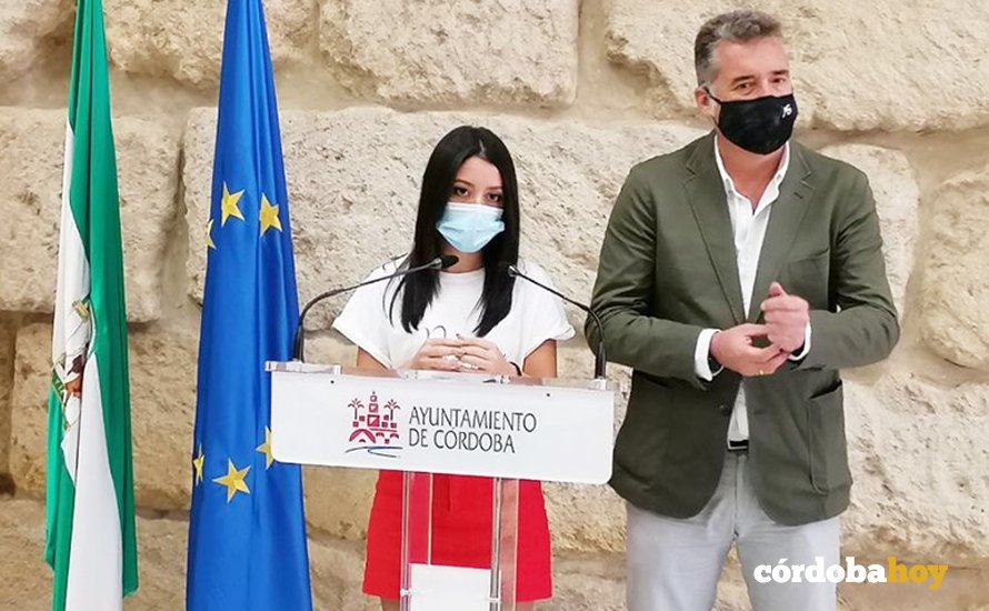 Cintia Bustos y Manuel Torrejimeno