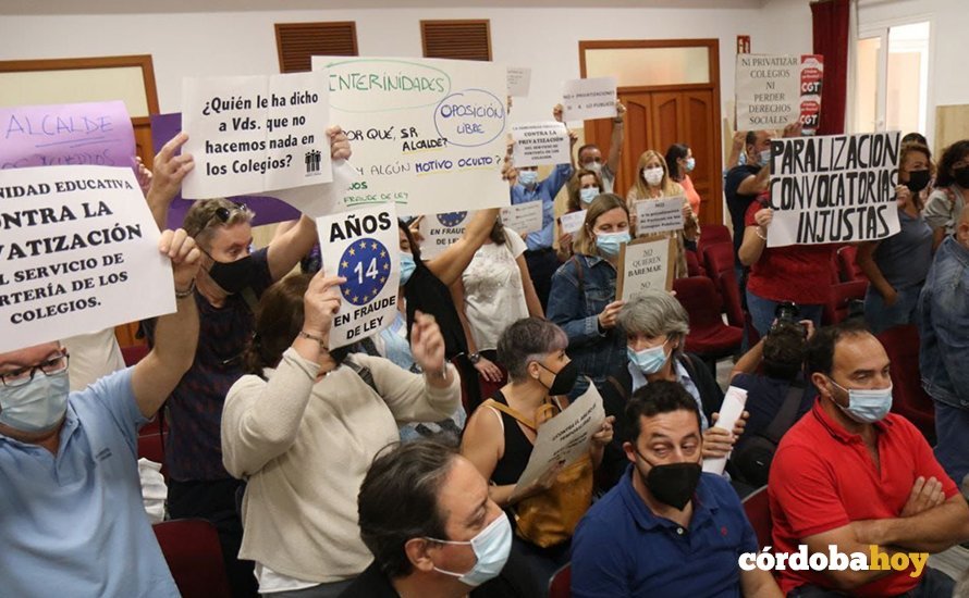 Protesta de porteros y porteras en el primer Pleno abierto de pandemia en octubre de 2021