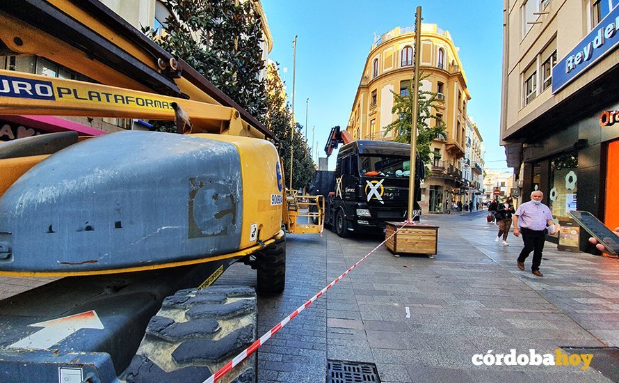 Montaje en Cruz Conde del espectáculo de luz navideño