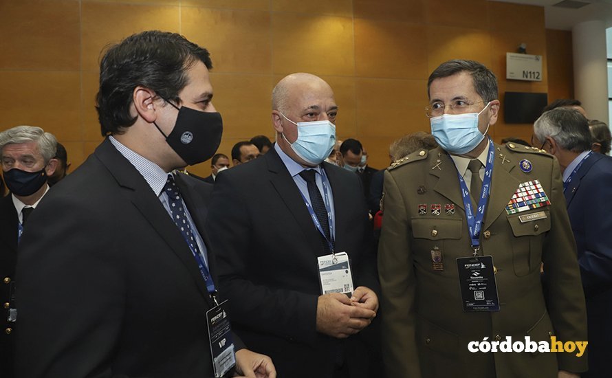 José María Bellido y Antonio Ruiz en la inauguración de la Feria Internacional de Defensa