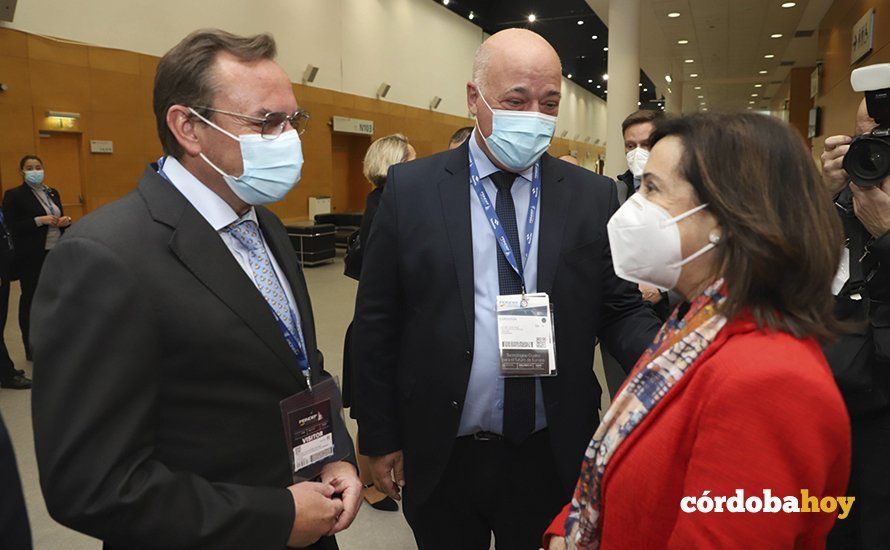Antonio Ruiz con Margarita Robles en la Feria Internacional de Defensa de Madrid