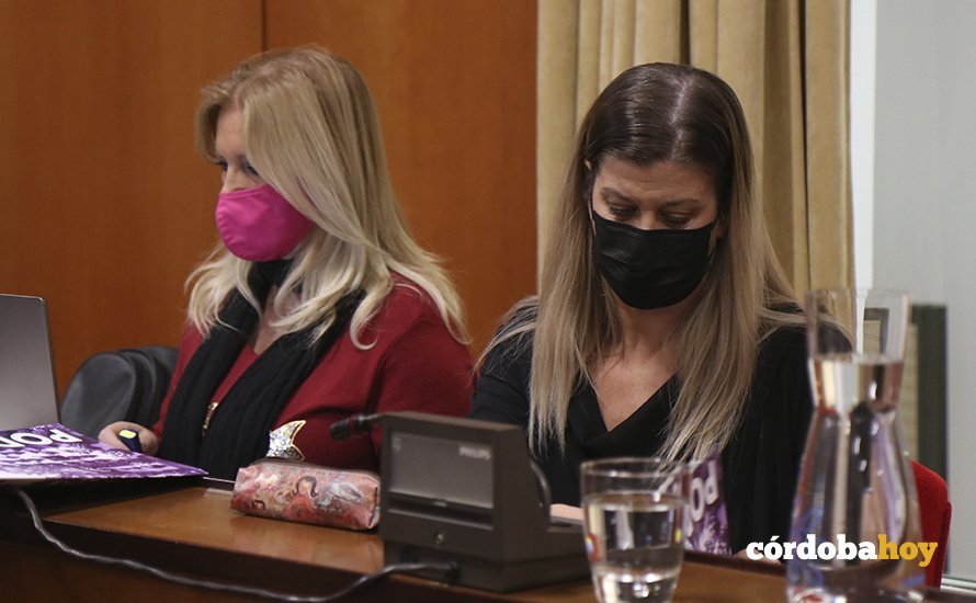 Cristina Pedrajas y Mercedes Muñoz en el Pleno de noviembre de 2021