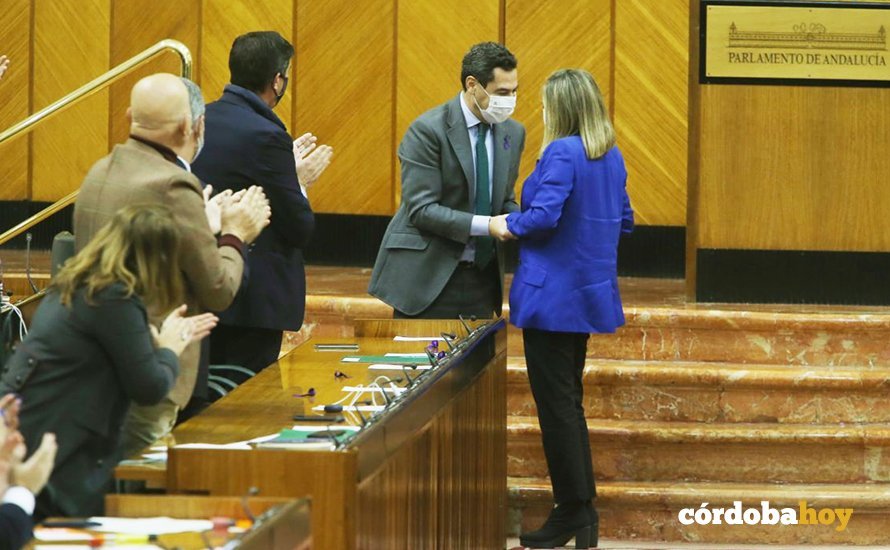 Juan Manuel Moreno felicita a Marifrán Carazo por haber sacado adelante la LISTA