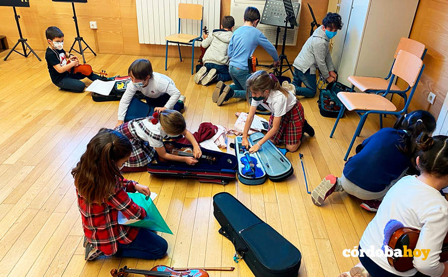 Alumnos y alumnas del Conservatorio de Música Músico Ziryab