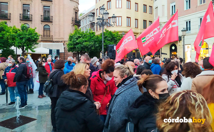 Los sindicatos y las organizaciones sociales alertan de las consecuencias que esta dinámica alcista puede tener sobre el empleo