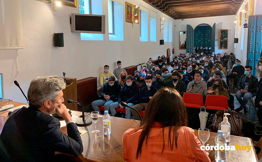 Público asistente a la Semana Cultural en Derecho