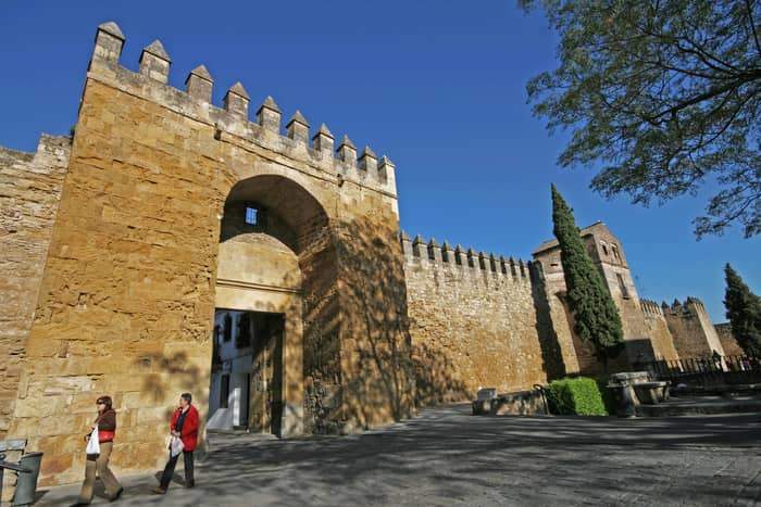 Qué ver en Córdoba: 5 lugares imprescindibles que no te puedes perder - Muralla de Córdoba