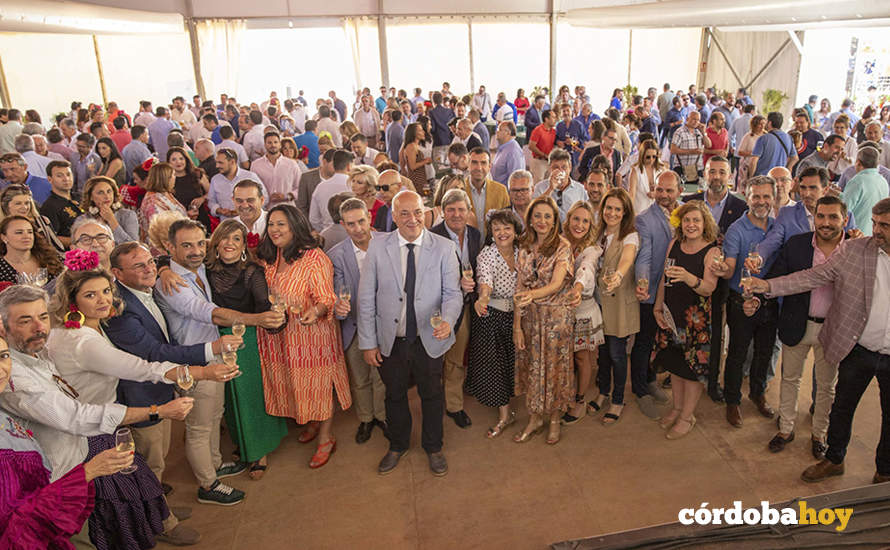 Brindis en la caseta de la Diputación