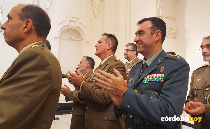  Imposición al rector de la UCO de la Gran Cruz al Mérito Militar con distintivo blanco 