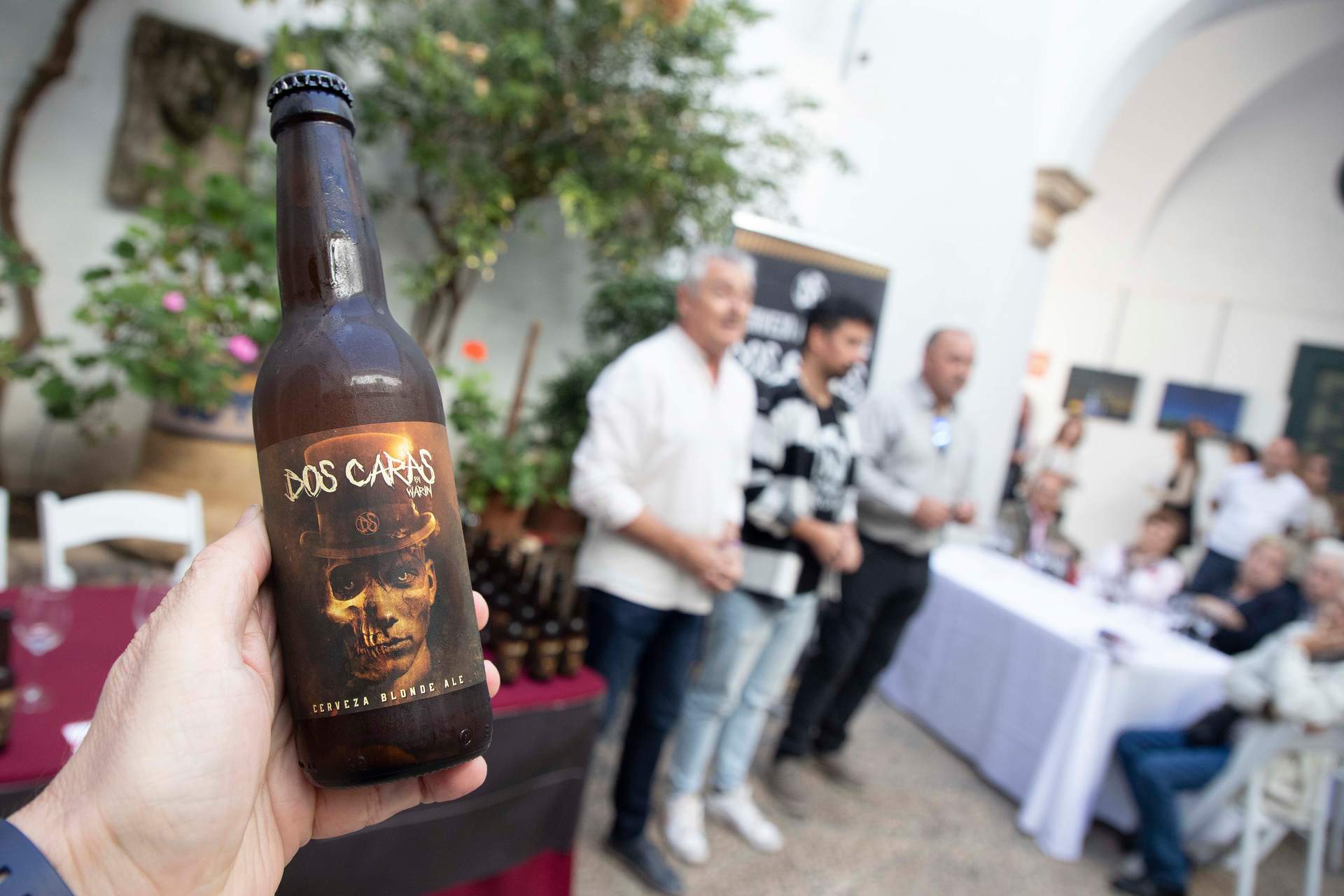 Cata de cervezas artesanas de Fernán Núñez en la Feria de los Municipios
