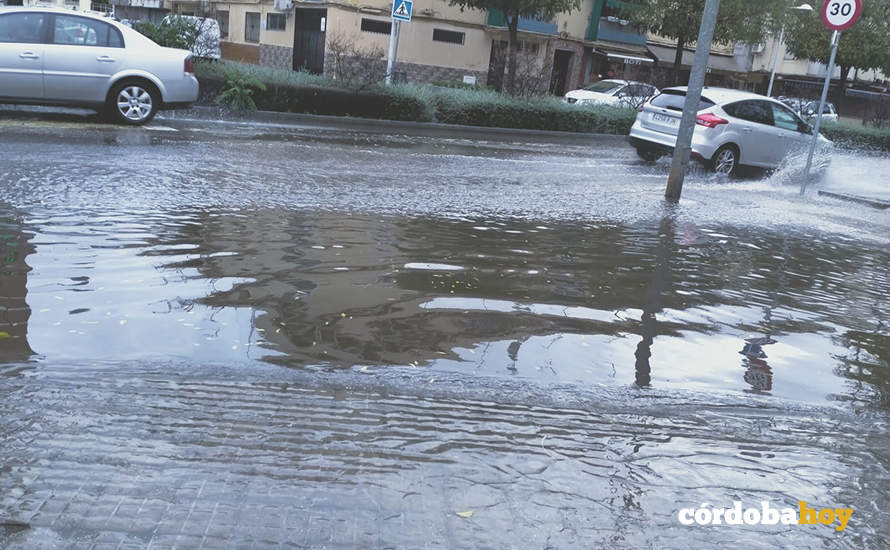 Calle anegada en el entorno de Las Moreras