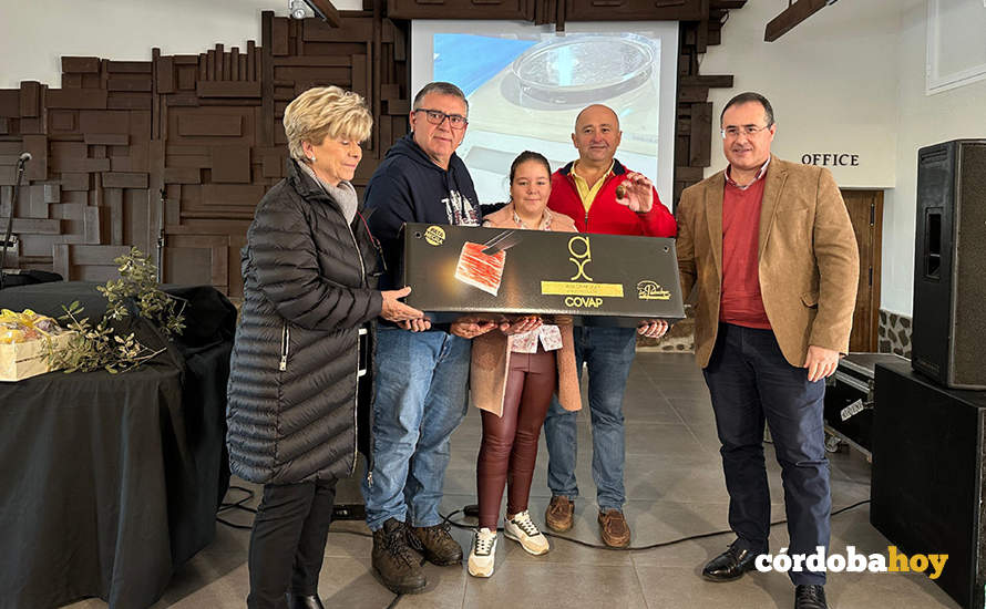 Entrega del premio a la bellota más grande 2022