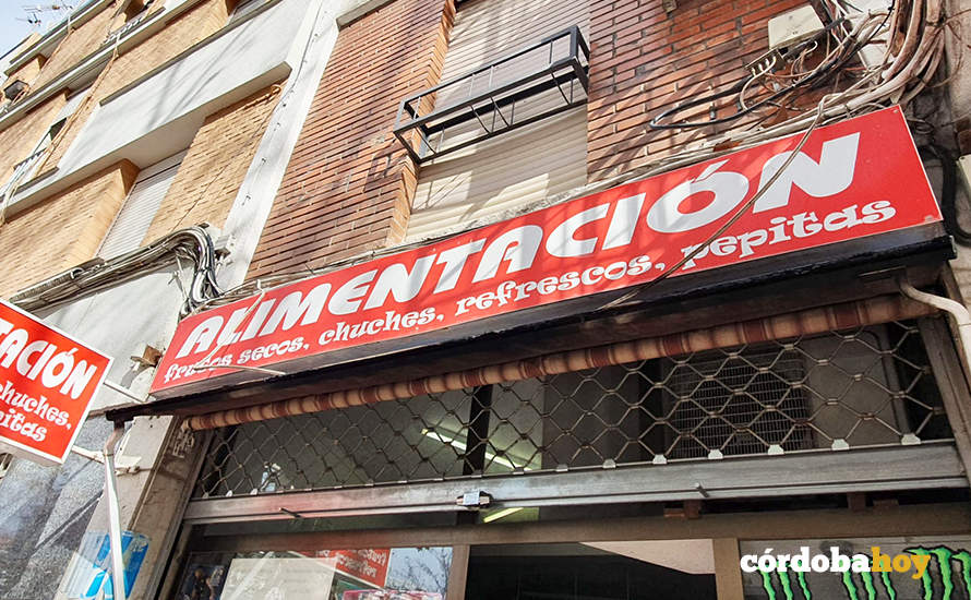 Incendio de madrugada en el entoldado de un estblecimiento de alimentación oriental de Cruz de Juárez