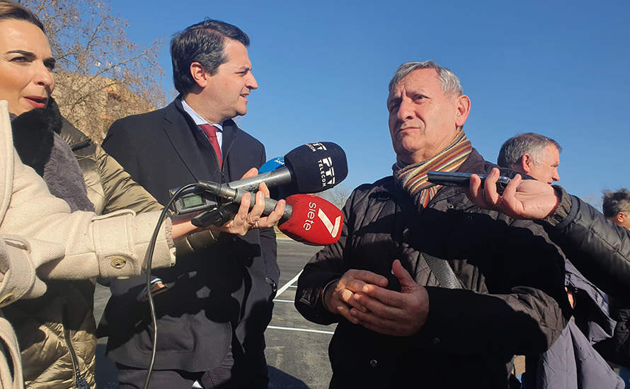 Juan Gregorio en el nuevo aparcamiento de El Naranjo