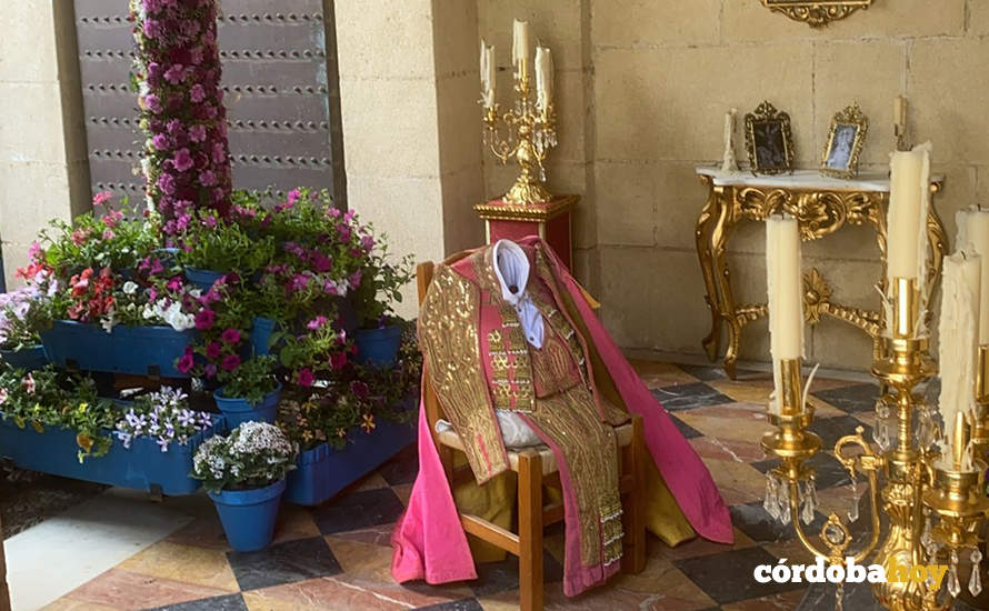 Cruz de la Asociación Vecinal Alcázar Viejo, primer premio de Recintois Cerrados 2023