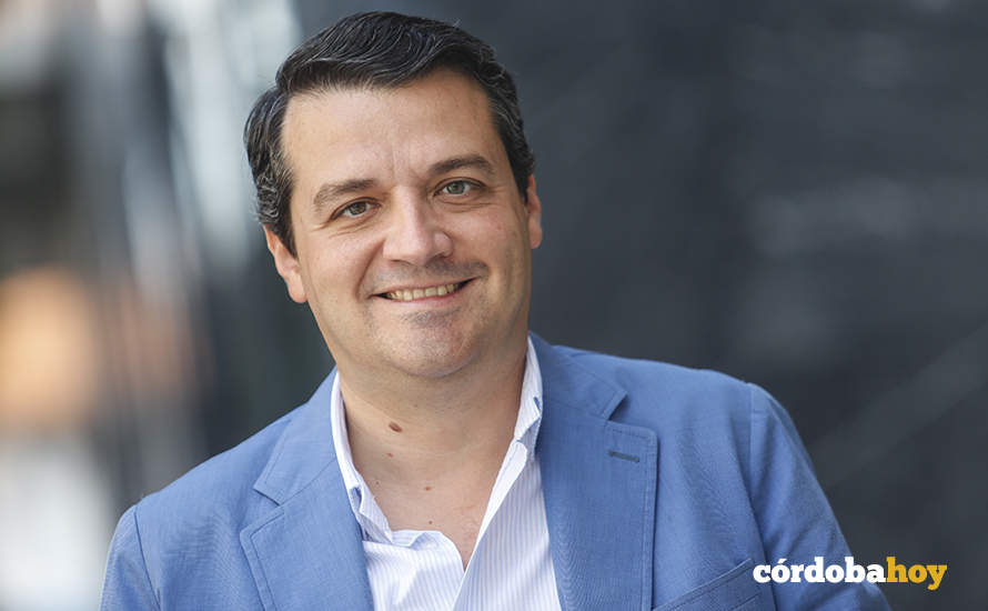 José María Bellido posa para Córdoba Hoy