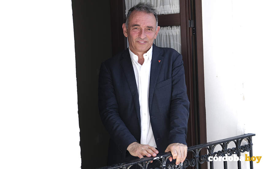 Enrique Santiago posa para Córdoba Hoy