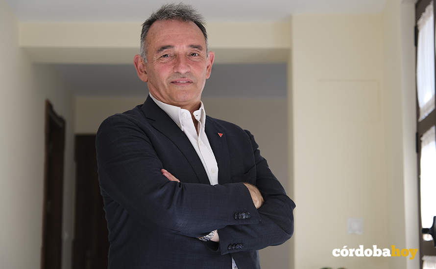 Enrique Santiago posa para Córdoba Hoy