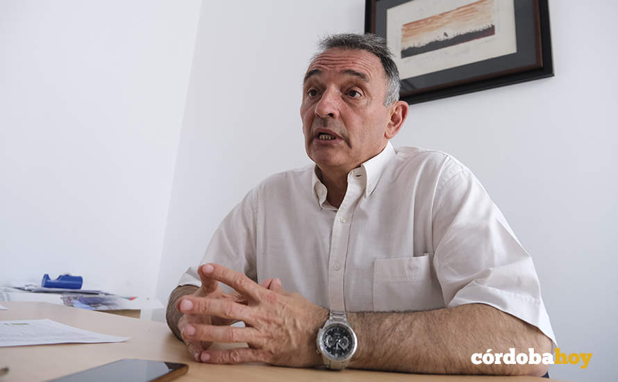 Enrique Santiago posa para Córdoba Hoy