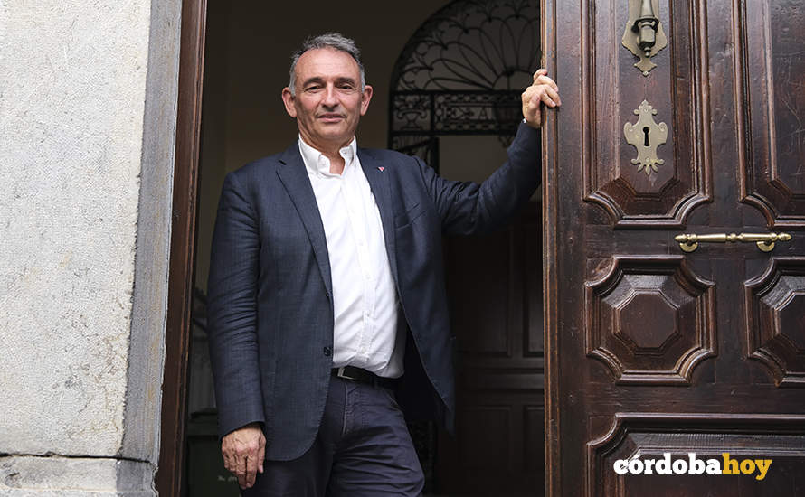 Enrique Santiago posa para Córdoba Hoy