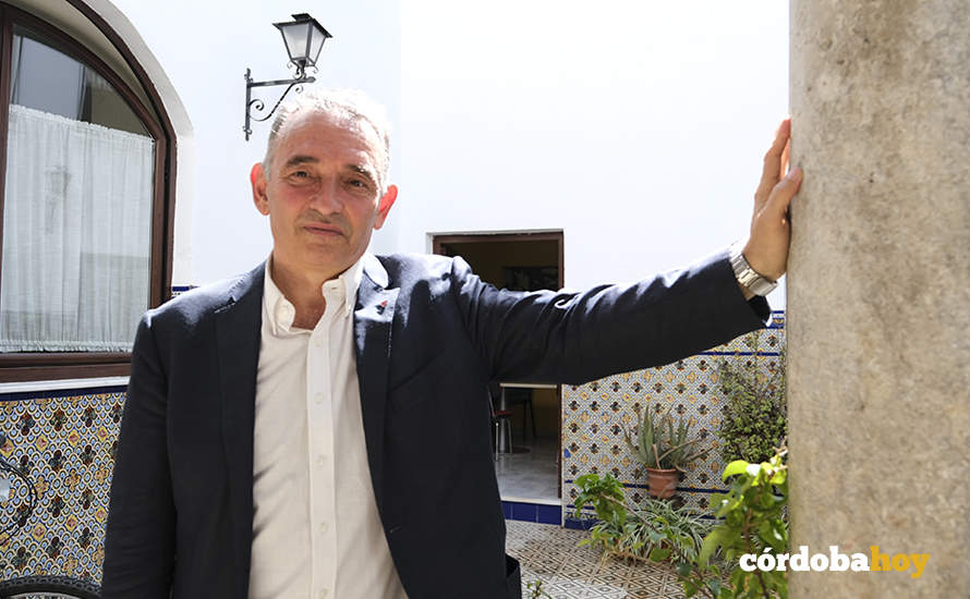 Enrique Santiago posa para Córdoba Hoy