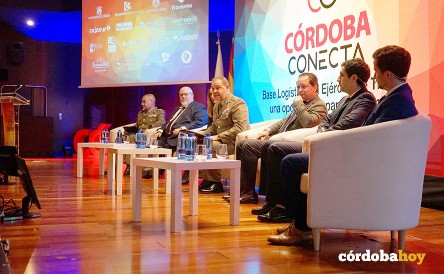 Un momento del foro sobre el empleo en la Base Logística