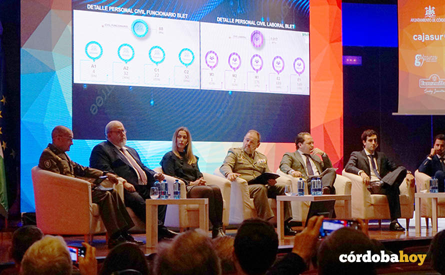 Un momento del foro sobre el empleo en la Base Logística