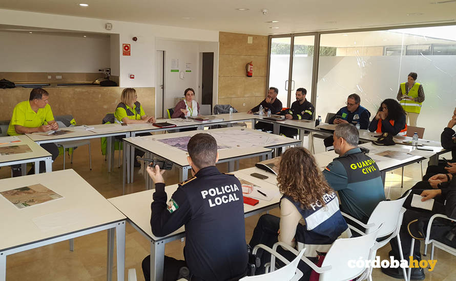 Equipos paticipantes en el simulacro de accidente aéreo en el Aeropuerto de Córdoba