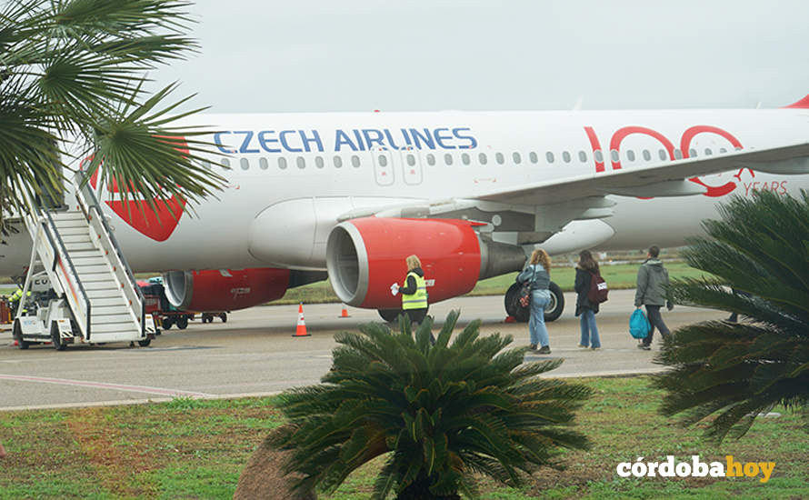 Primer vuelo comercial en el Aeropuerto de Córdoba desde 2008