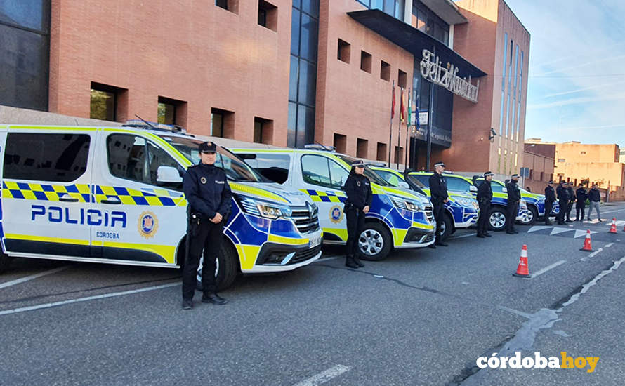 Presentación de los seis nuevos vehículos policiales