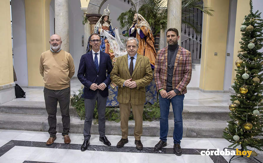 El presidente de la Diputación de Córdoba, Salvador Fuentes (segundo por la dcha.), junto a los presidentes de la Mancomunidad de Los Pedroches, Santiago Cabello, y de la Mancomunidad del Guadiato, Pedro López, en su visita a Pozoblanco