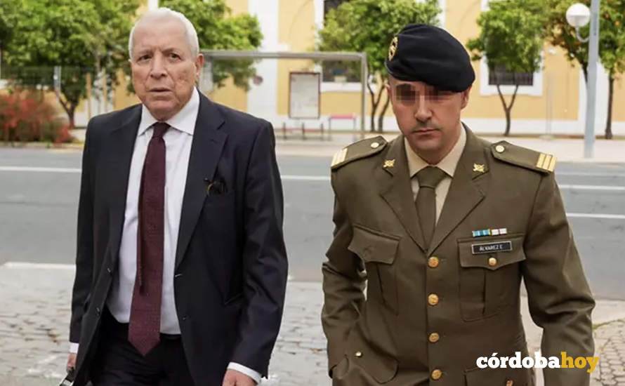 El sargento Álvarez Estupiñar a su llegada al Juzgado Togado. Foto María José López (Europa Press)