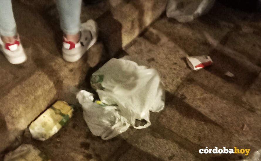 Botellón en una de las calles del asco durante estas Cruces de Mayo