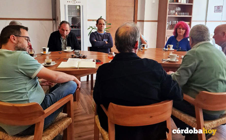 Miembros de la nueva dirección provincial de Adelante Andalucía en Córdoba, durante una reunión
