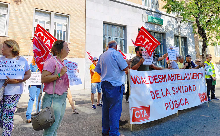 Protesta de conductores-técnicos de ambulancia ante la Delegación de Salud convocada por la CTA