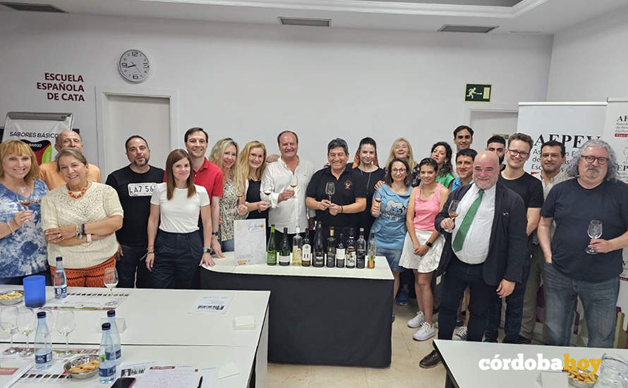 Participantes en la cata de la Asociación Vino en Rama en Madrid