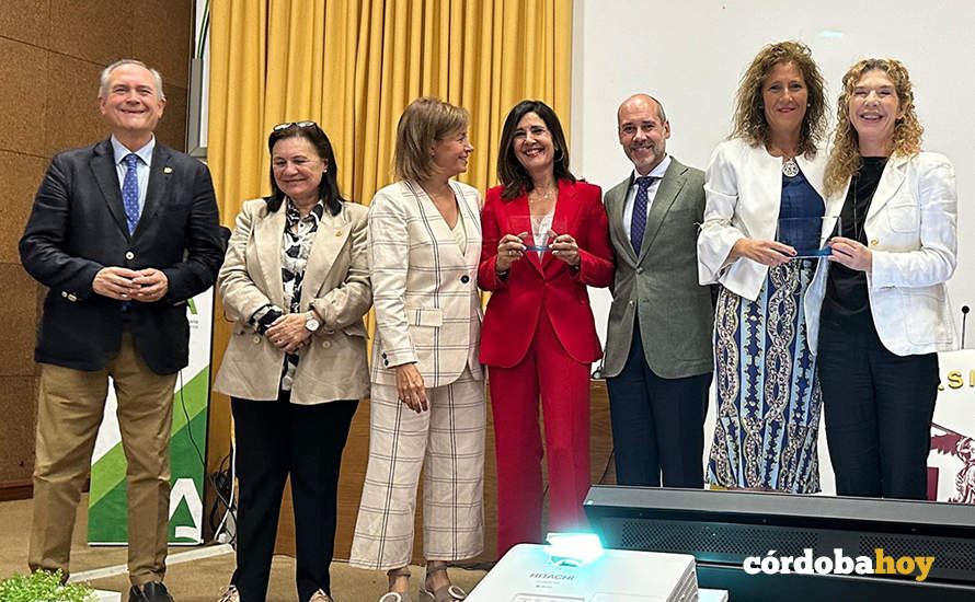 Los y las representantes de los hospitales reconocidos