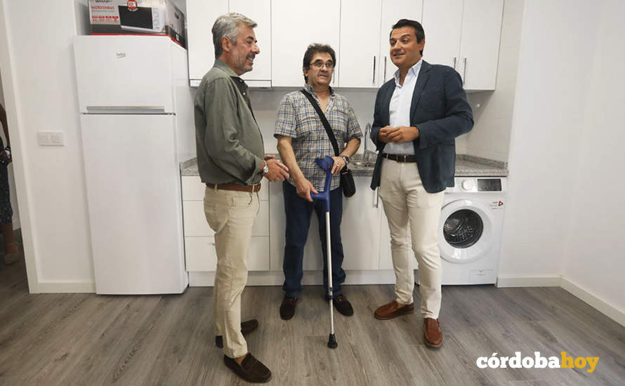 Entrega de llaves de las viviendas en la antigua Escuela Infantil Félix Ortega FOTO AYUNTAMIENTO DE CÓRDOBA