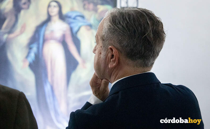 Salvador Fuentes en la muestra sobre Julio Romero de Torres FOTO DIPUTACIÓN