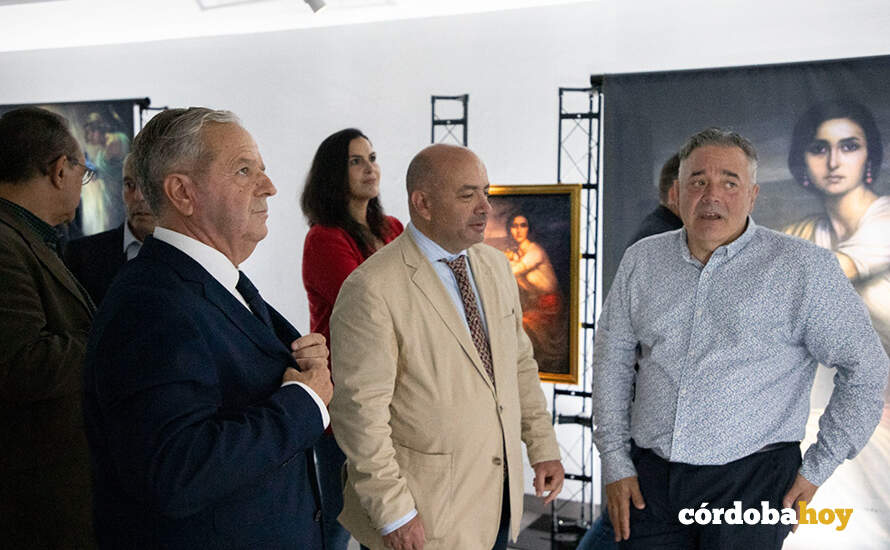 Salvador Fuentes en la muestra sobre Julio Romero de Torres FOTO DIPUTACIÓN