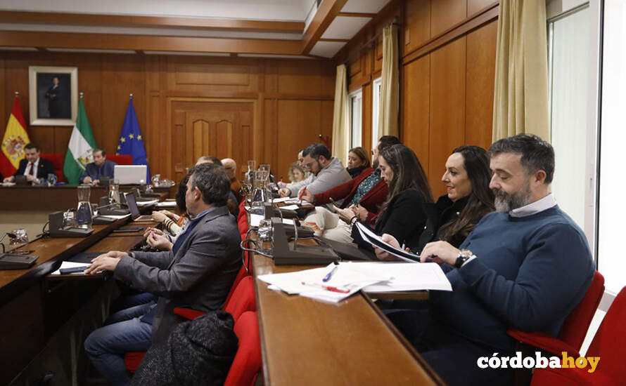 La bancada de la oposición en el Pleno FOTO PATRICIA CACHINERO
