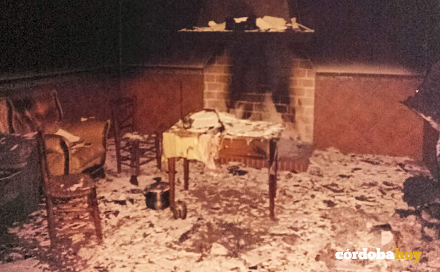 Interior de la casa tras el incendio en Montoro FOTO CONSORCIO