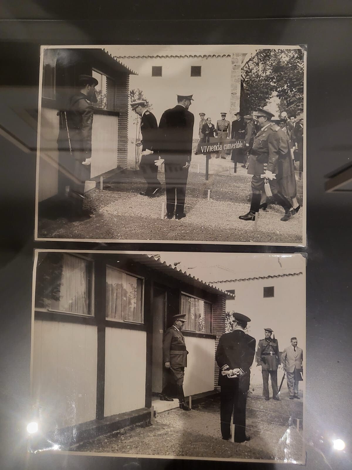 Las imágenes del dictador Franco en la exposición de la Sala Vimcorsa FOTO PSOE