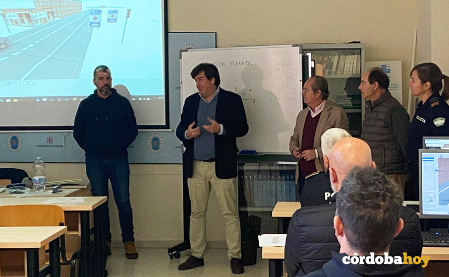 Presentación a la Policía Local de las dos nuevas herramientas tecnológicas para mejorar en la investigación de accidentes FOTO AYUNTAMIENTO DE CÓRDOBA