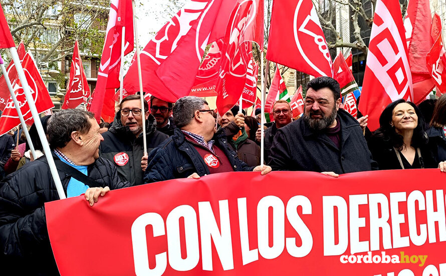 Concentración de CCOO y UGT en Gran Capitán contra el bloqueo de medidas sociales FOTO SINDICATOS