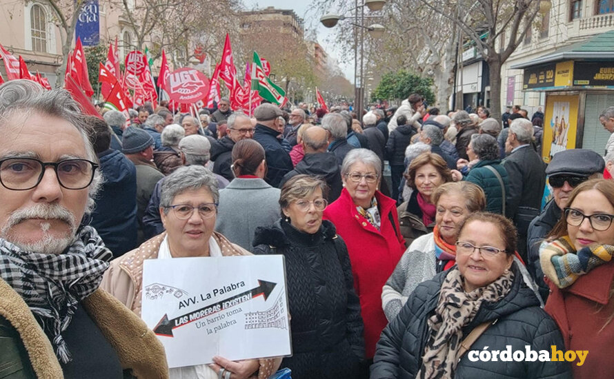 Concentración de CCOO y UGT en Gran Capitán contra el bloqueo de medidas sociales FOTO ANDALUCÍA ENTRE TOD@S
