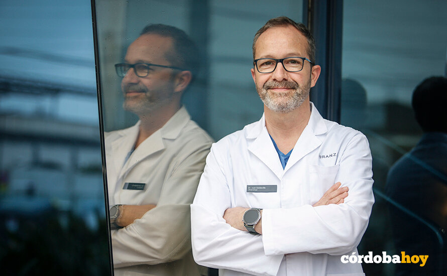 El doctor oftalmólogo Juan Soldevilla posa para Cordoba Hoy