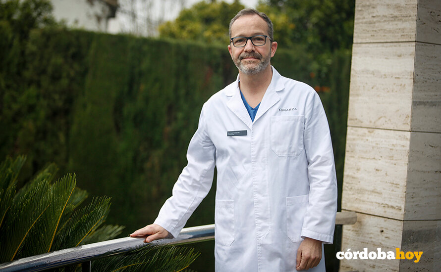 El doctor oftalmólogo Juan Soldevilla posa para Cordoba Hoy